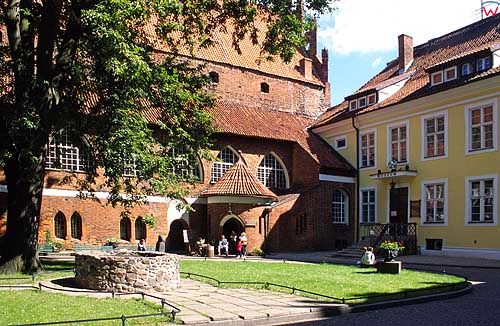 Dziedziniec zamku krzyżackiego w Olsztynie